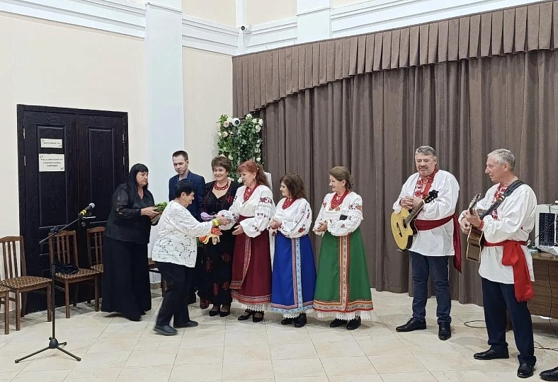 Тематическая программа "Молоды душой и сердцем"